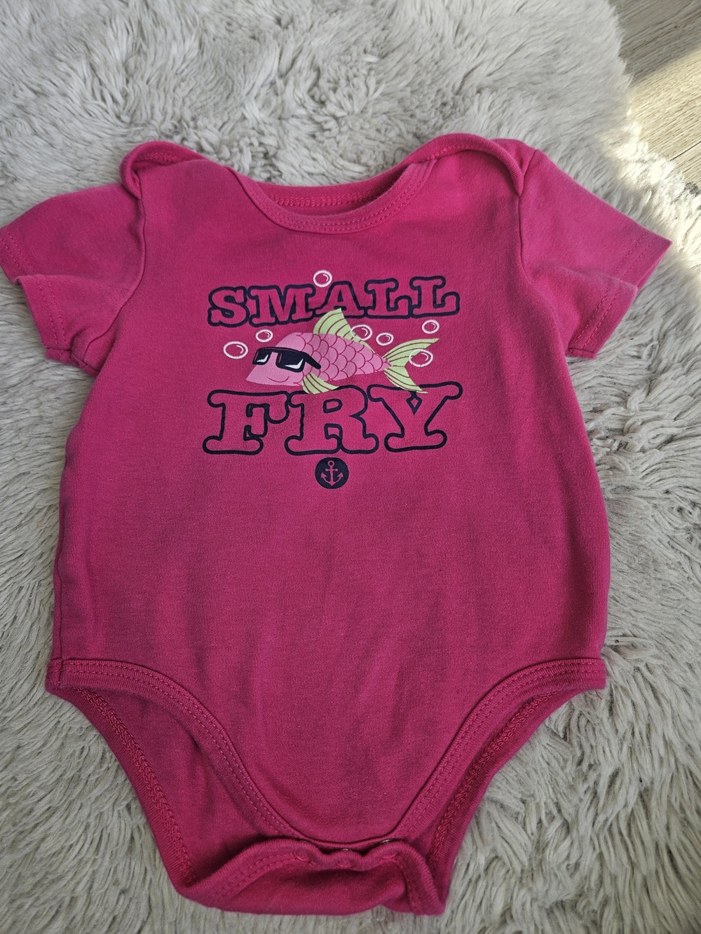 Pink “Small Fry” Baby Bodysuit – Cute Graphic Onesie🩷